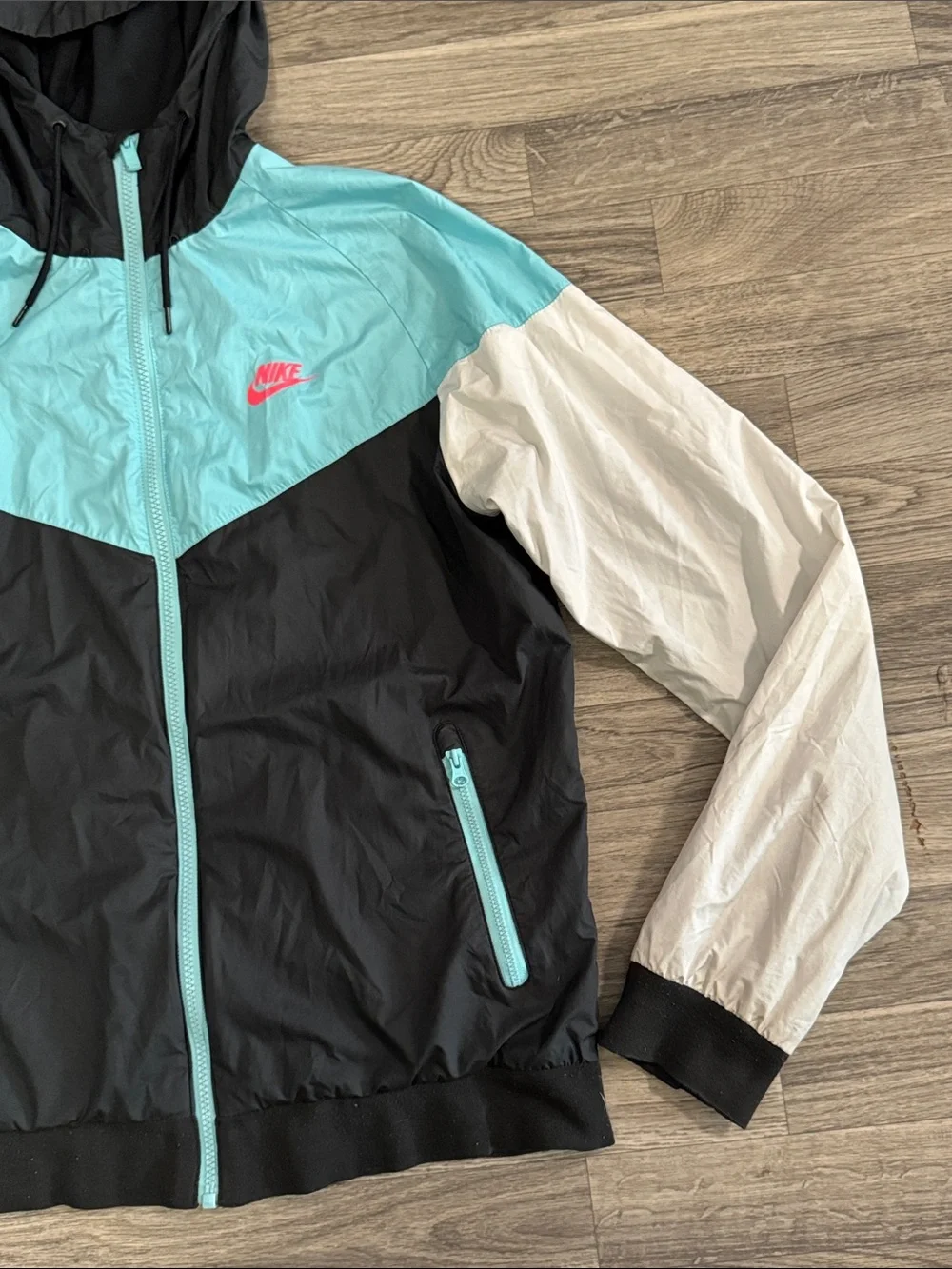 Nike Sportswear Windrunner South Beach Jacket men’s sz M, as is